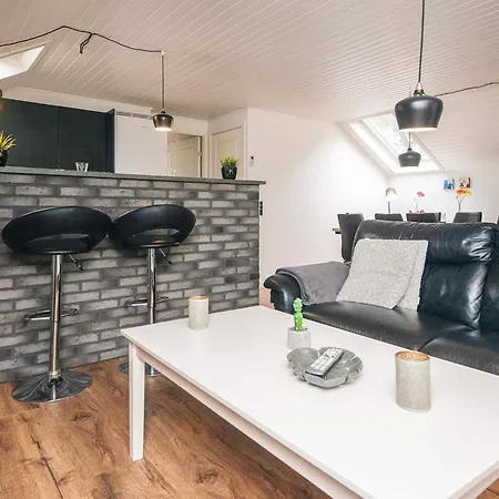 6 Person In Semesterbostad