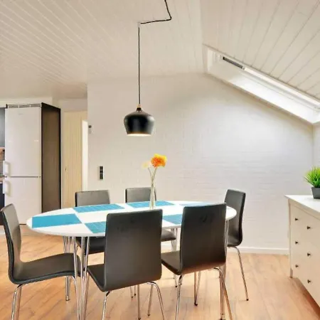 6 Person In Blåvand