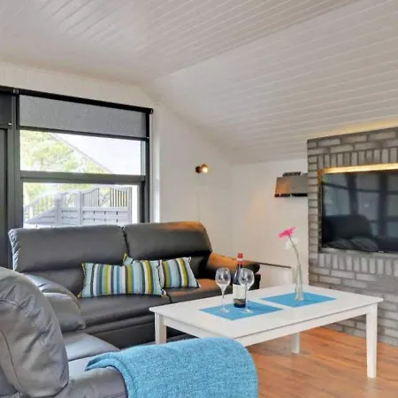 6 Person In * Blåvand