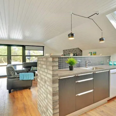 6 Person In Blåvand